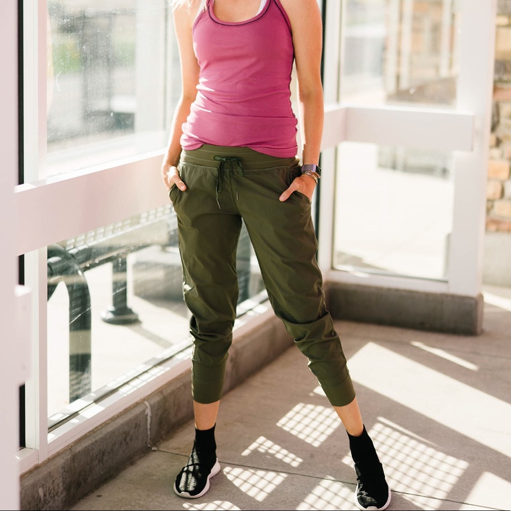 NWOT Zyia Olive Trail Joggers 29"